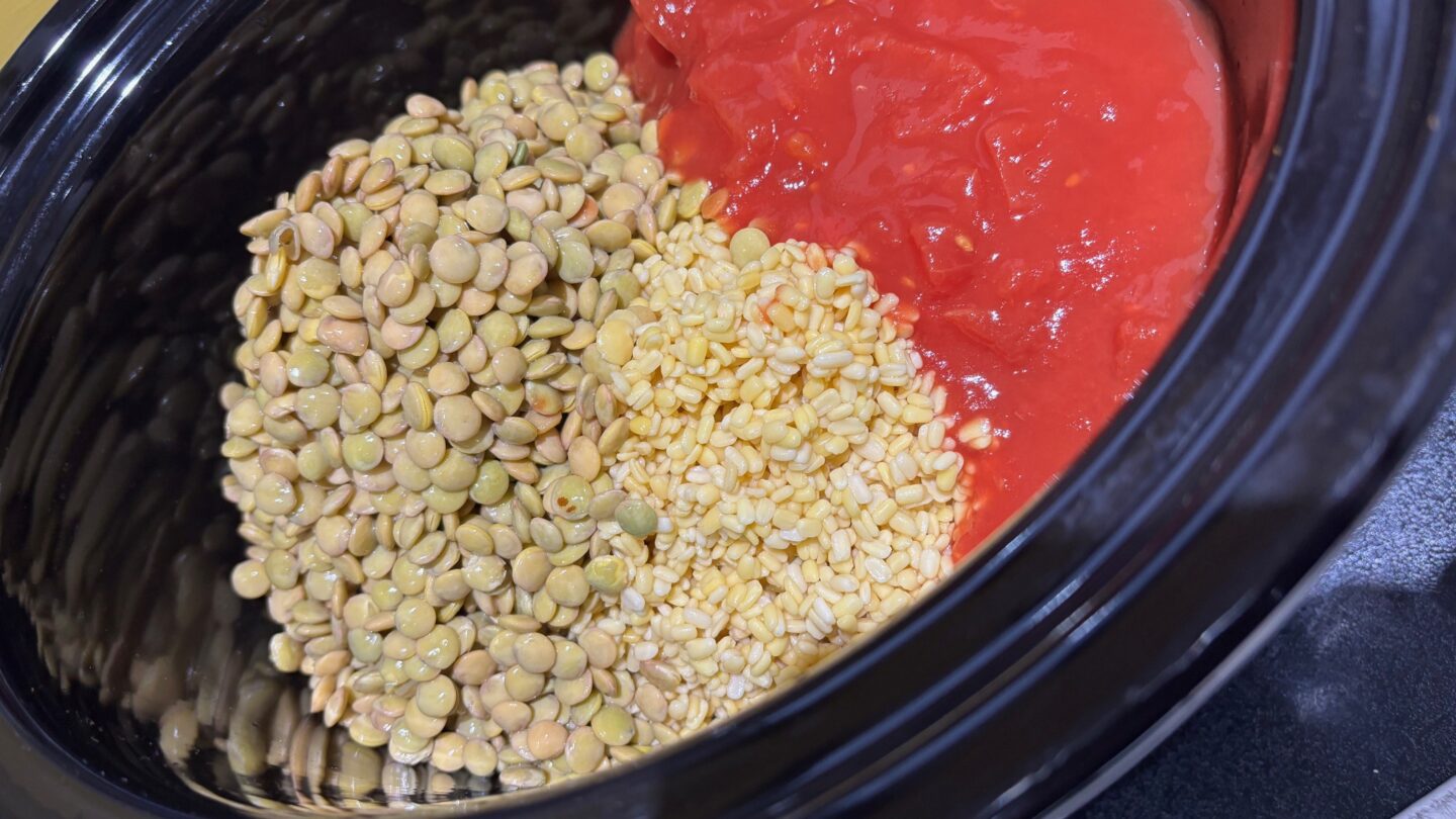 uncooked green lentils, yellow split peas & tinned tomatoes in a slow cooker